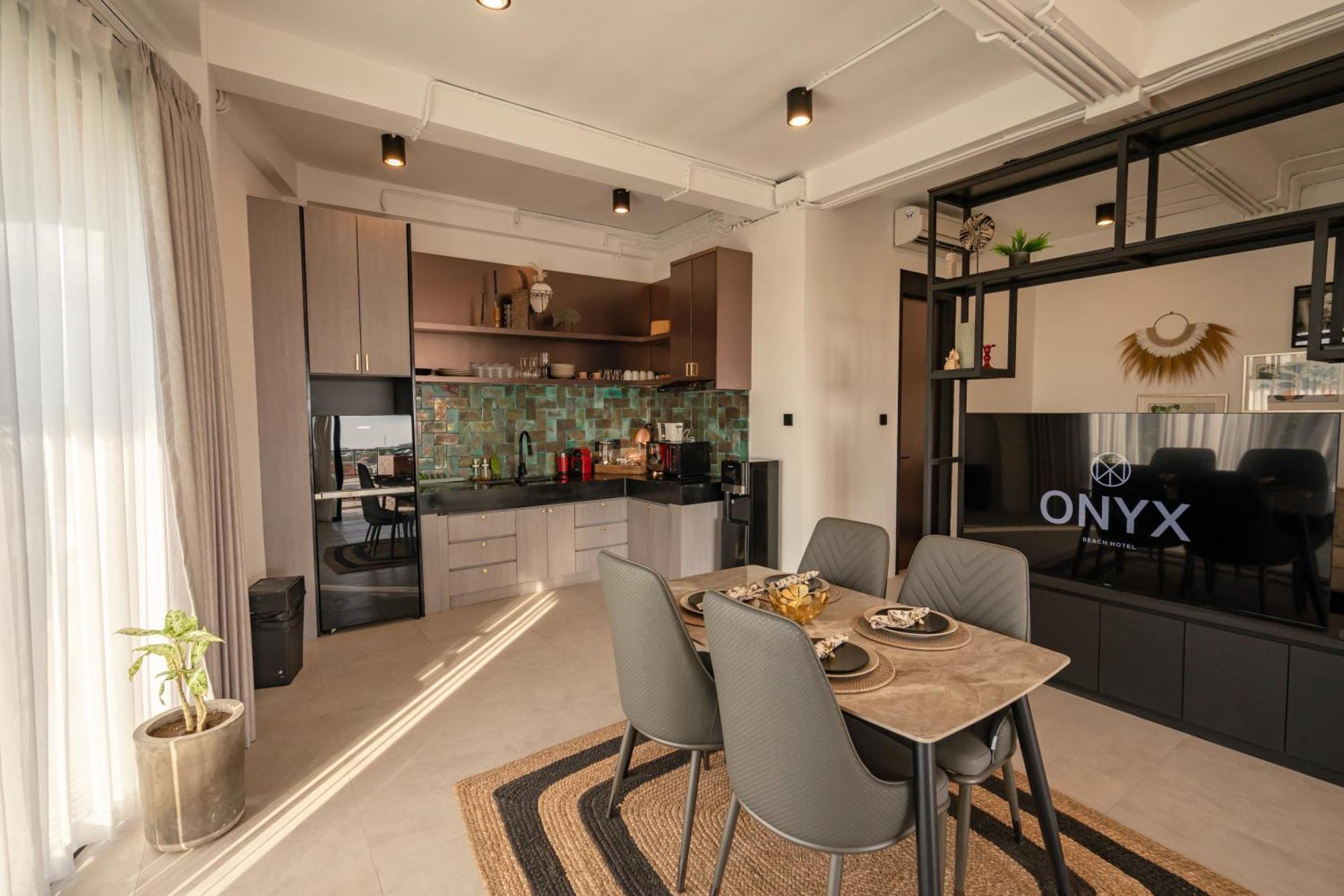 Onyx Beach Hotel Canggu  Exterior photo